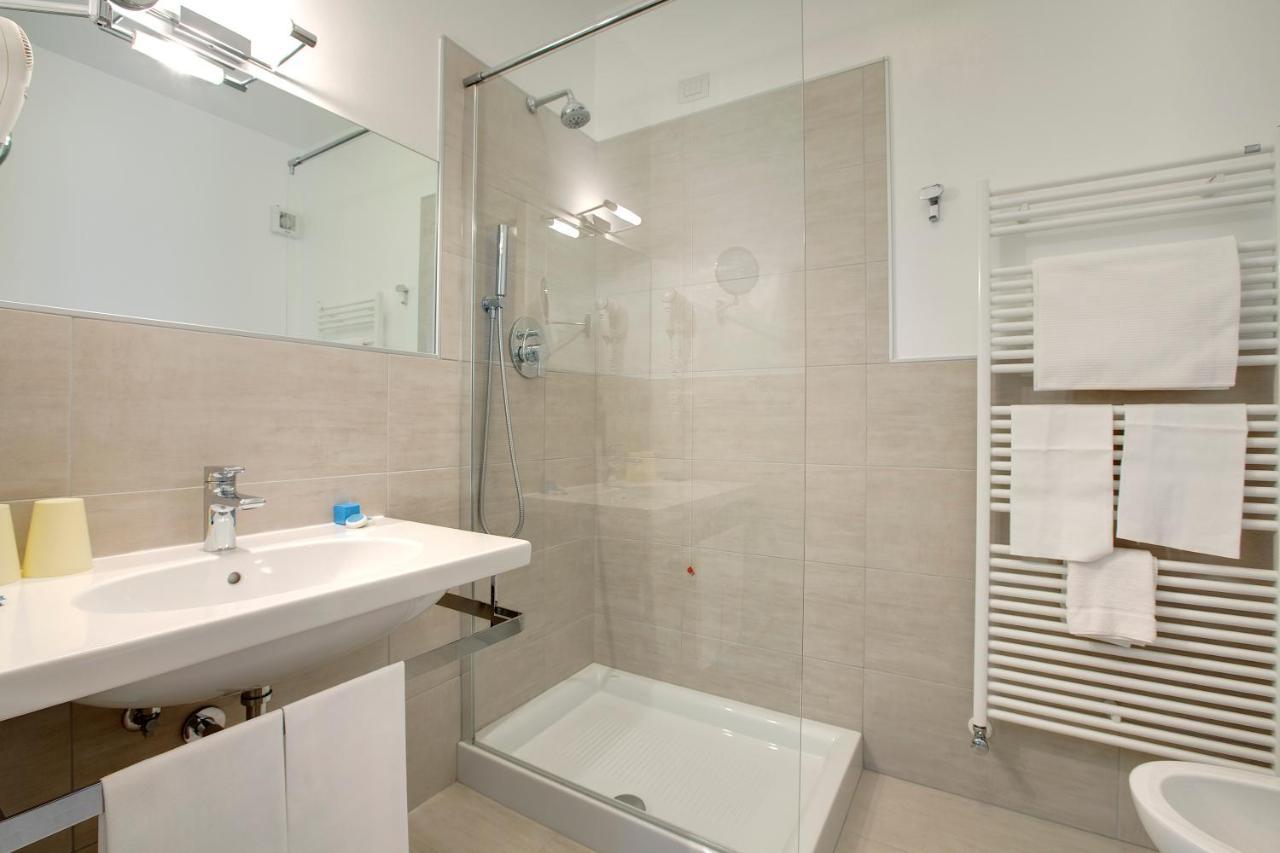 Hotel Beau Rivage Baveno Bagian luar foto