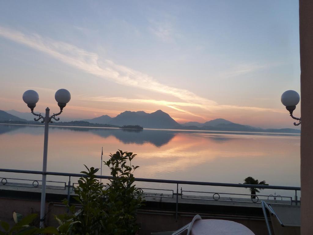 Hotel Beau Rivage Baveno Bagian luar foto