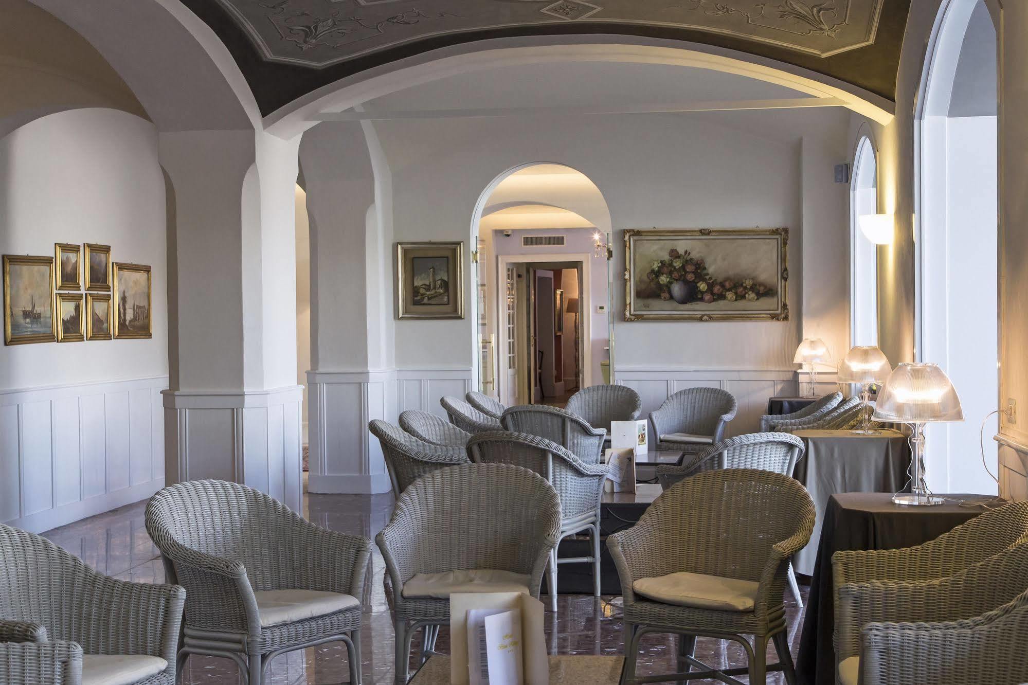 Hotel Beau Rivage Baveno Bagian luar foto